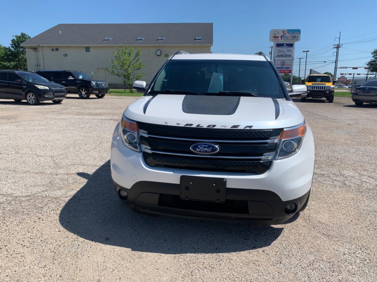 2013 White /Black/Mocha Ford Explorer Limited (1FM5K7F80DG) with an 3.5L FI DOHC 213 CID engine, AUTOMATIC transmission, located at 1830 North Belt Line Road, Irving, TX, 75061, (469) 524-0199, 32.834373, -96.993584 - Photo#1